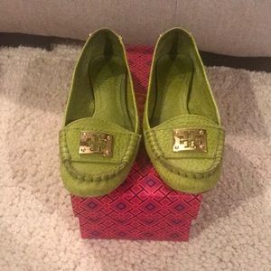 Vintage Tory Burch loafers! In a fun lime green! ✨